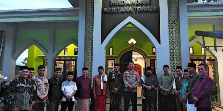 DPD LDII Kabupaten Tana Toraja menghadiri pengajian dan doa bersama yang digelar Kepolisian Resort (Polres) Tana Toraja, pada Kamis (11/9). Foto: LINES