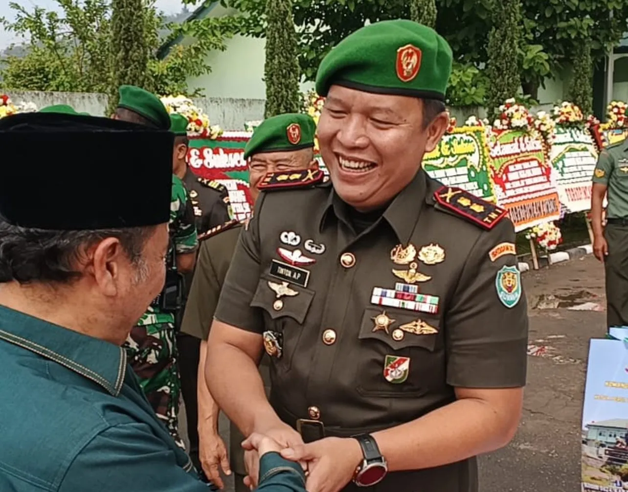 Oyoqlari yoyilgan sochli qizlarning porno videolari