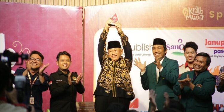 DPW LDII DIY menggelar pertemuan akbar mahasiswa baru bertajuk Akrab Muda 2025 di Gedung Serbaguna Mantrijeron, yang juga dihadiri Ketum DPP LDII KH Chriswanto Santoso. Foto: LINES.