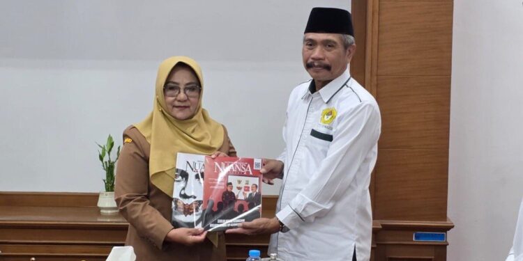 Pengurus Harian DPD LDII Kabupaten Magetan beraudiensi dengan Bupati Magetan, Nanik Endang Rusminiati, pada Senin (20/10). Foto: LINES.