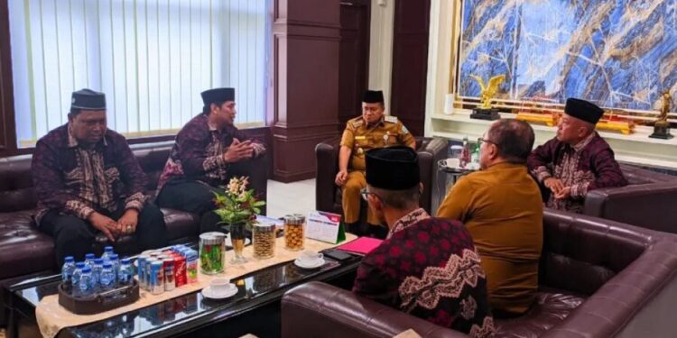 Pengurus DPD LDII Kota Jambi audiensi dengan Wali Kota Maulana, pada Selasa (7/10), di kantor Wali Kota Jambi. Foto: LINES.