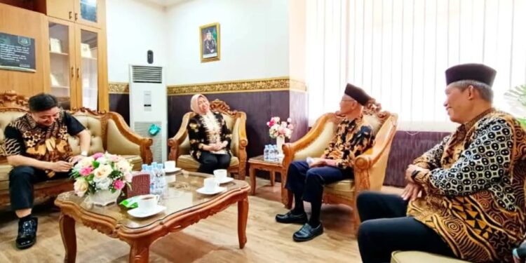 Ponpes Wali Barokah dan DPD LDII Kediri beraudiensi dengan Kejari. Foto: LINES.