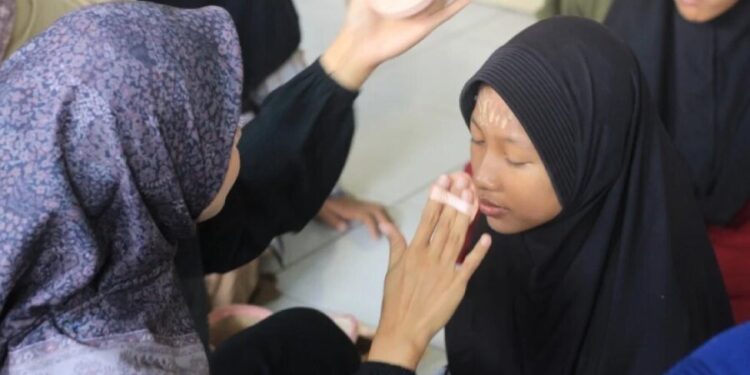 PC LDII Ampelgading dan Ulujami menggelar pengajian gabungan bertema “Beauty Class Muslimah”. Foto: LINES.