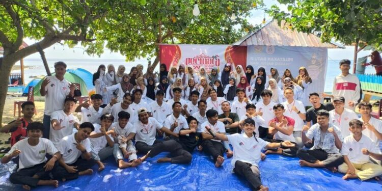 Pemuda LDII Mamuju mengikuti Camping CAI 2025 di Pantai Labuan Doda. Foto: LINES.