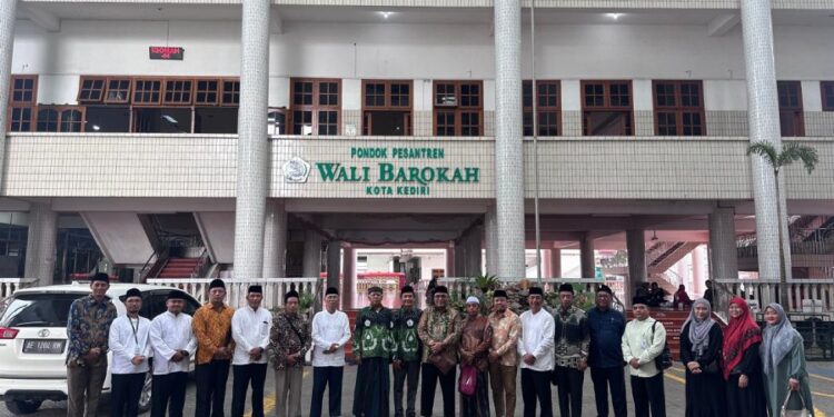 Ikatan Pesantren Indonesia mengunjungi Ponpes Wali Barokah. Foto: LINES.
