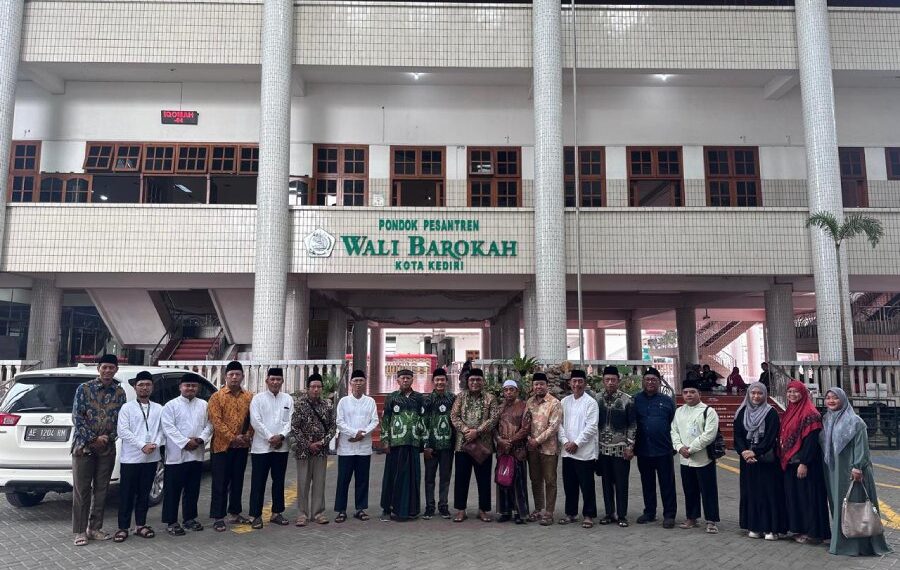 Ikatan Pesantren Indonesia mengunjungi Ponpes Wali Barokah. Foto: LINES.
