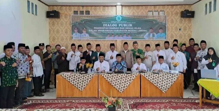 Ketua DPD LDII Rejang Lebong, Antoni didampingi sekretaris Ridho Minfatkhun, menghadiri “Dialog Publik Pemerintah Daerah dan Ormas Islam dalam Membangun Kabupaten Rejang Lebong”. Foto: LINES.