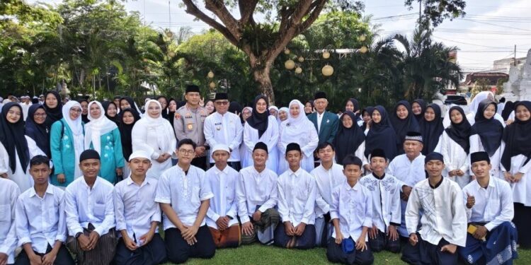 DPD LDII Kabupaten Banyuwangi mengikuti upacara Hari Santri Nasional (HSN) 2025 yang digelar oleh Pemerintah Daerah Kabupaten Banyuwangi pada Rabu (22/10). Foto: LINES.