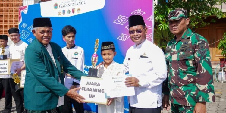 Kemenag Jombang mengapresiasi peringatan Hari Santri Nasional (HSN) yang digelar oleh Pondok Pesantren (Ponpes) Gadingmangu. Foto: LINES.