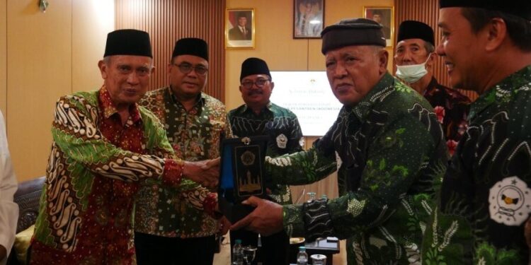 Dewan Pengurus Pusat (DPP) Ikatan Pesantren Indonesia (IPI) mengunjungi Pondok Pesantren (Ponpes) Gadingmangu. Foto: LINES.