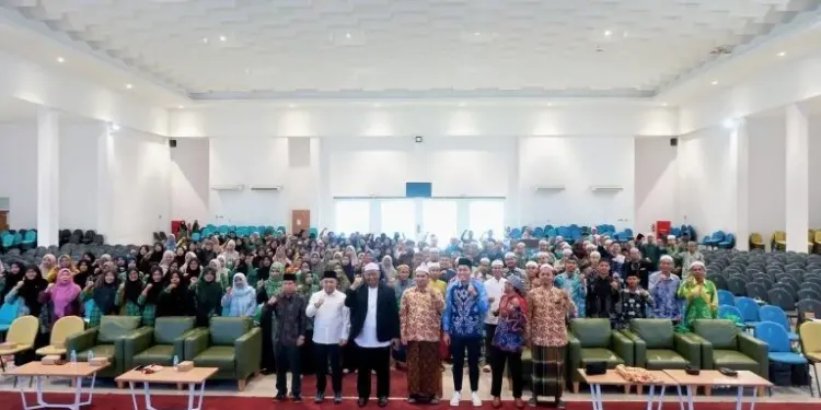 Tiga guru Pondok Pesantren Pelajaran dan Mahasiswa (PPPM) Sabilur Rosyidin Al Manshurin Kabupaten Tanah Laut, mengikuti Diklat Standarisasi Guru Al-Qur’an Metode Tilawati Level 1. Foto: LINES.
