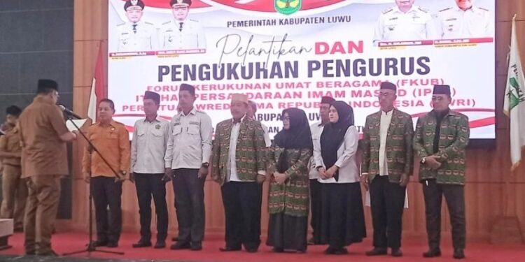 Ketua DPD LDII Kabupaten Luwu, Muchlisin resmi dilantik sebagai salah satu pengurus Forum Kerukunan Umat Beragama (FKUB) Kabupaten Luwu. Foto: LINES.