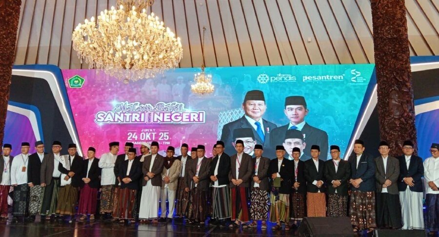 Perwakilan Ponpes Minhajurrosyidin menghadiri ‘Malam Bakti Santri untuk Negeri’ yang digelar di Taman Mini Indonesia Indah (TMII). Foto: LINES.