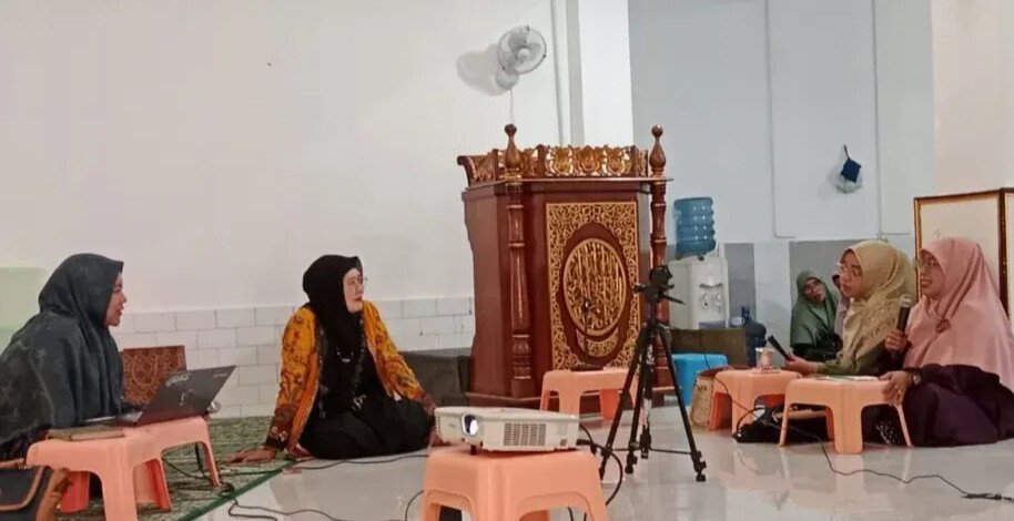 Sekitar 179 orang ibu mengikuti Penyuluhan Kesehatan dengan tema “Tuberkulosis (TBC) Pada Anak” yang digelar Biro Pemberdayaan Perempuan dan Kesejahteraan Keluarga (PPKK) DPW LDII Kalimantan Selatan. Foto: LINES