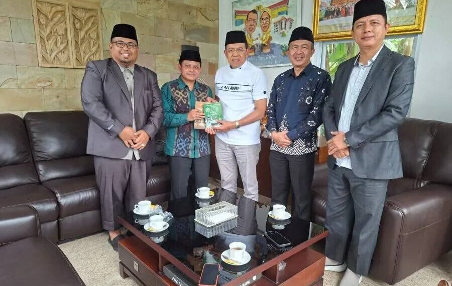 DPW LDII Sumatera Barat bersama Cendekiawan Muslim Ahmad Ali silaturahim dengan Ketua Pengurus Wilayah Nahdlatul Ulama (PWNU) Sumatera Barat. Foto: LINES.