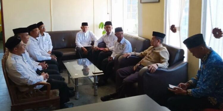 DPD LDII Aceh Tengah audiensi dengan Asisten 1 Sekdakab Aceh Tengah, Latif Rusdi di kantor Bupati Aceh Tengah. Foto: LINES.