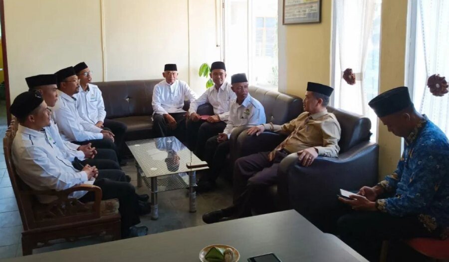 DPD LDII Aceh Tengah audiensi dengan Asisten 1 Sekdakab Aceh Tengah, Latif Rusdi di kantor Bupati Aceh Tengah. Foto: LINES.