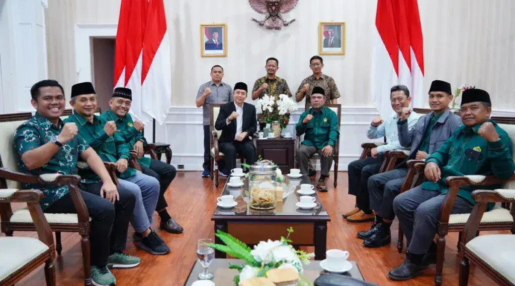 Pengurus DPD LDII Kota Bogor beraudiensi dengan Wali Kota Bogor, Dedie A. Rachim, di Balaikota Bogor, pada Jumat (7/11). Foto: LINES