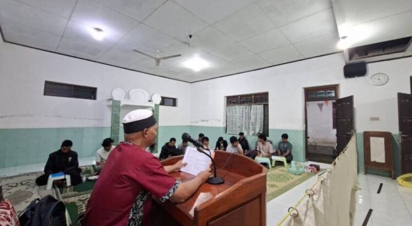 PC LDII Kapanewon Turi menggelar pengajian rutin membahas faroid. Foto: LINES.