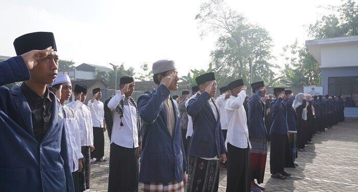 DPD LDII Kabupaten Kediri dan Santri Pondok Pesantren (Ponpes) Blawe mengikuti apel peringatan Hari Santri Nasional (HSN) 2025. Foto: LINES.