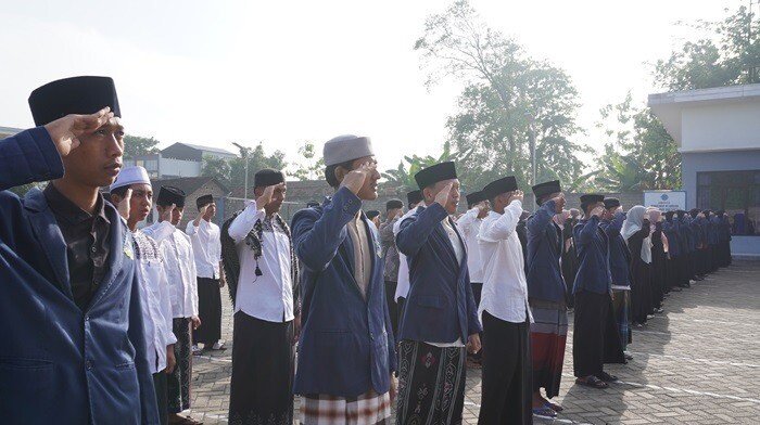 DPD LDII Kabupaten Kediri dan Santri Pondok Pesantren (Ponpes) Blawe mengikuti apel peringatan Hari Santri Nasional (HSN) 2025. Foto: LINES.