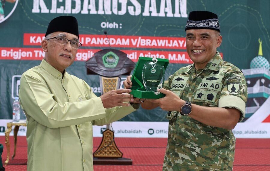 Kepala Kelompok Staf Ahli (Kapoksahli) Pangdam V/Brawijaya, Brigjen TNI Singgih Pambudi Arianto, mengunjungi Pondok Pesantren Al-Ubaidah, Kertosono. Foto: LINES.