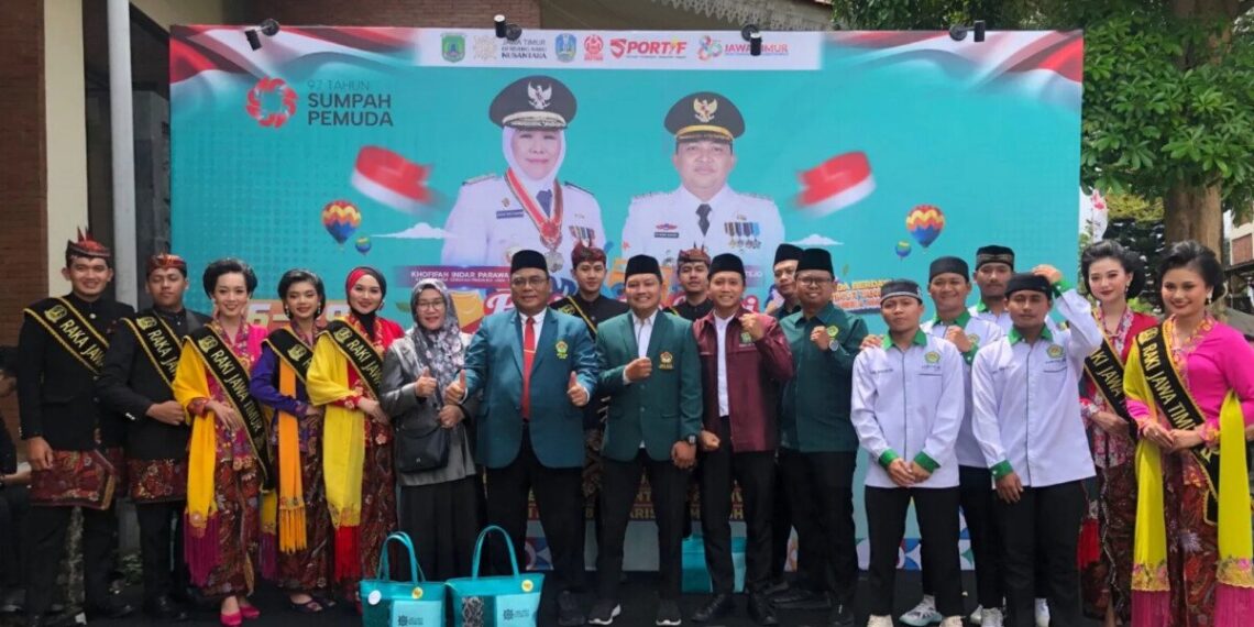 Ketua DPW LDII Jawa Timur, Moch Amrodji Konawi menghadiri Upacara Bendera peringatan Hari Sumpah Pemuda ke-97, yang digelar Pemerintah Provinsi Jawa Timur di Amphitheater Taman Candra Wilwatikta, Pandaan, Kabupaten Pasuruan, Senin (28/10). Foto: LINES