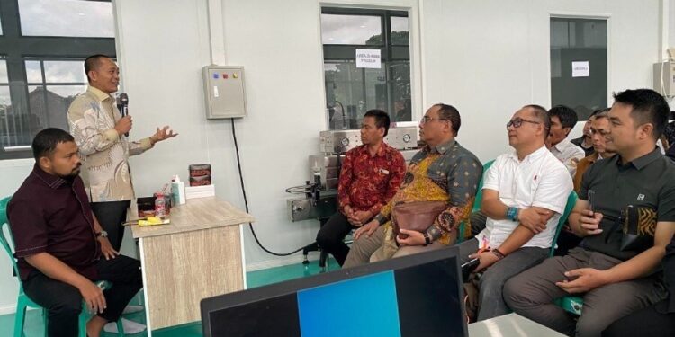 Biro Ekonomi dan Pemberdayaan Masyarakat (EPM) DPW LDII Jawa Timur mengajak sekitar 35 pengusaha muda berkunjung ke PT Brigit Biofarmaka Teknologi Tbk. Foto: LINES.