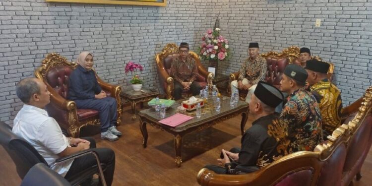 Pengurus DPD LDII Kabupaten Kediri silaturahim dengan Kepala Kejaksaan Negeri (Kajari) Kabupaten Kediri. Foto: LINES.