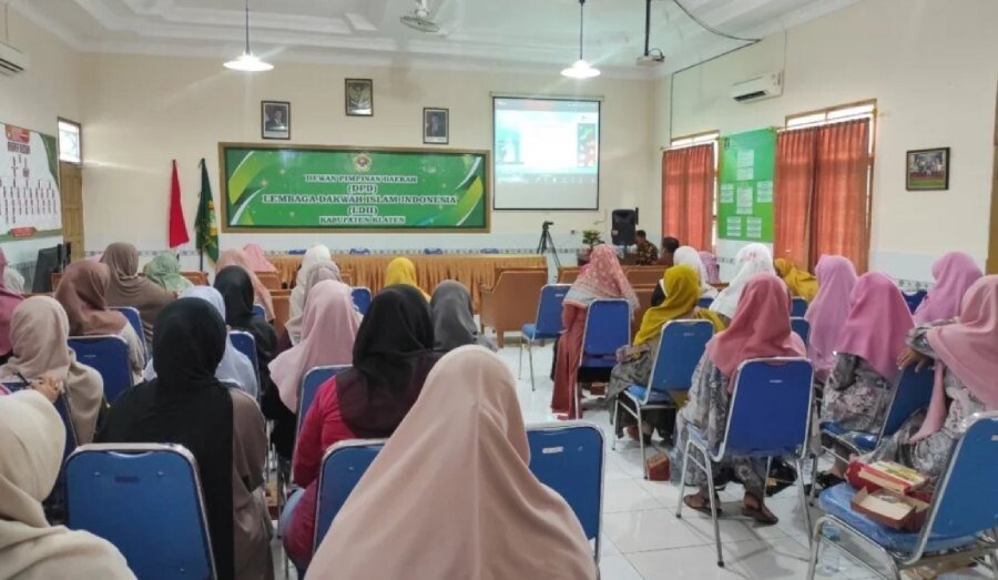 Perwakilan DPD LDII Klaten mengikuti kegiatan tersebut secara daring dari studio mini kantor Sekretariat LDII Kabupaten Klaten. Foto: LINES.