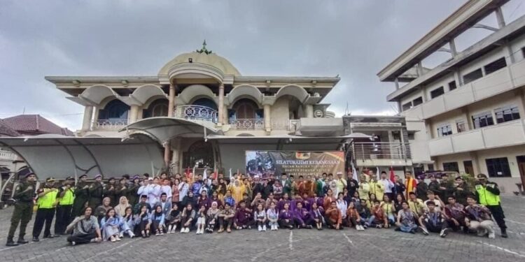 DPD LDII Kota Malang menjadi tuan rumah kegiatan Silaturahmi dan Apel Kebangsaan untuk memperingati Hari Sumpah Pemuda ke-97 dan Hari Pahlawan 2025. Foto: LINES.