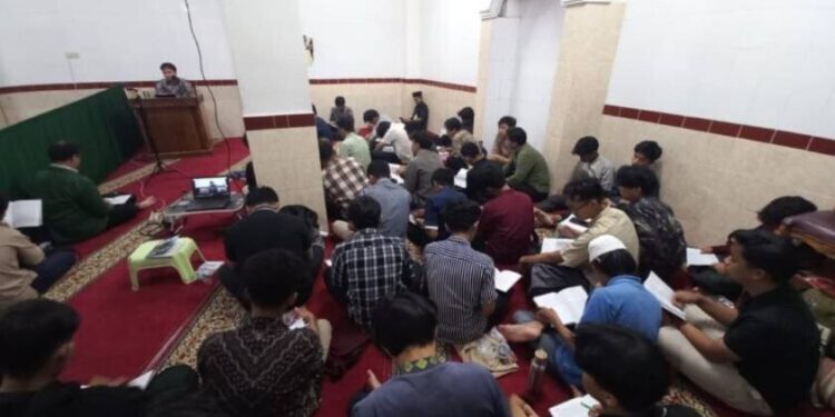 LDII Sleman menggelar pembinaan pemuda lewat pengajian. Foto: LINES.