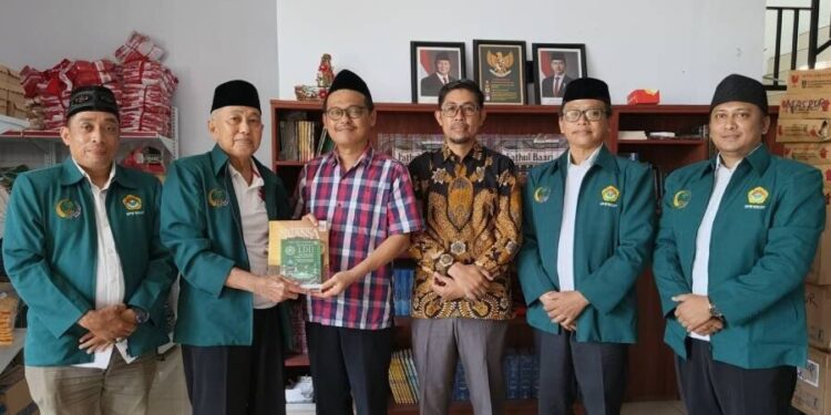 Pengurus DPW LDII Provinsi Sulawesi Utara silaturrahim ke Kantor Pimpinan Wilayah Muhammadiyah. Foto: LINES.