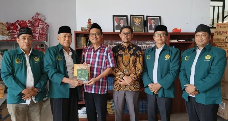 Pengurus DPW LDII Provinsi Sulawesi Utara silaturrahim ke Kantor Pimpinan Wilayah Muhammadiyah. Foto: LINES.