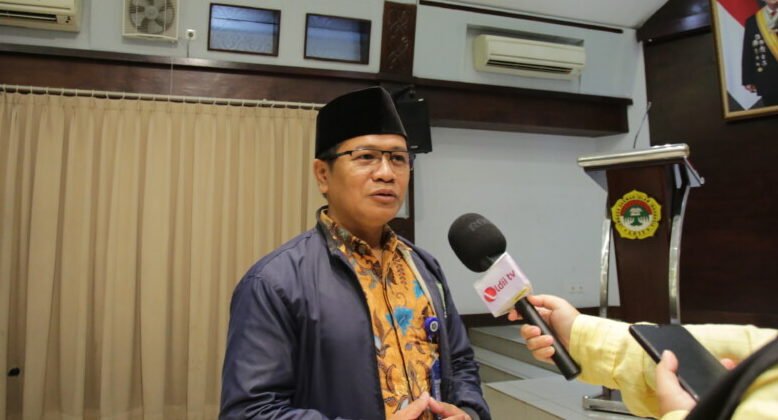 Kepala Sekolah SMK Multazam Bogor, Anwar Husnul Hadi saat kunjungannya bersama rombongan siswa ke Kantor DPP LDII, Jakarta (17/11). Foto: LINES