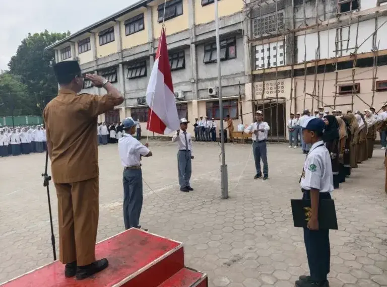 SMA Tri Sukses Boarding School (TSBS), naungan DPW LDII Jambi menghelat “Upacara Memperingati Hari Pahlawan”. Foto: LINES