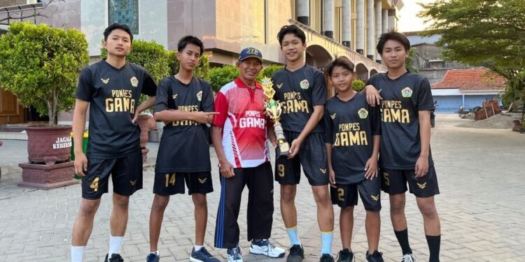 Tim Sepak Takraw Santri Pondok Pesantren (Ponpes) Gadingmangu berhasil meraih juara tiga dalam Turnamen Sepak Takraw. Foto: LINES.
