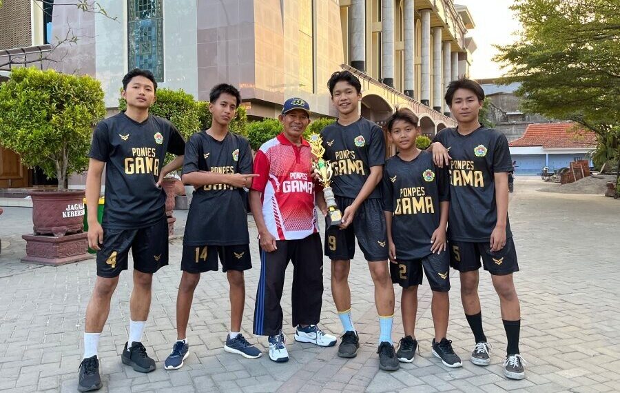 Tim Sepak Takraw Santri Pondok Pesantren (Ponpes) Gadingmangu berhasil meraih juara tiga dalam Turnamen Sepak Takraw. Foto: LINES.