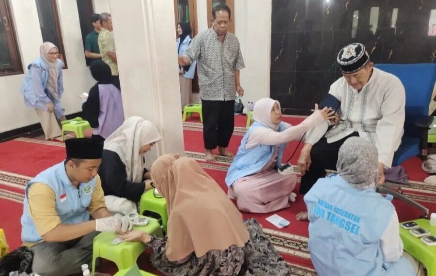 DPD LDII Kota Tangerang Selatan menggelar skrining kesehatan lansia tahun 2025 di Masjid Baitussalam, Pondok Cabe Udik, Pamulang. Foto: LINES.