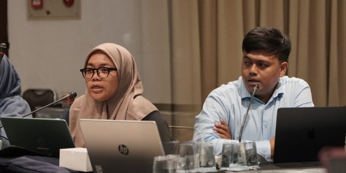 etua Divisi Media Cetak dan Elektronik, LDII News Network (LINES) DPP LDII, Noni Mudjiani dan Ketua Divisi LDII TV Faqihu Sholih dalam Rakorbid Komunikasi, Informasi, dan Media di Jakarta, pada Sabtu (15/5/2025). Foto: LINES