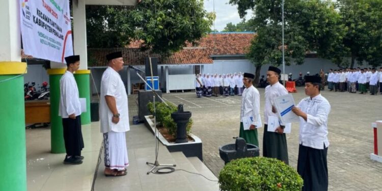 DPD LDII Kabupaten Pemalang berpartisipasi dalam peringatan Hari Santri Nasional (HSN) ke-10 tahun 2025 yang digelar serentak di dua lokasi, pada Rabu (22/10). Foto: LINES