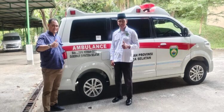 DPW LDII Sumatera Selatan menerima bantuan satu unit mobil ambulance dari Gubernur Sumatera Selatan, Herman Deru. Bantuan tersebut diserahkan di Kantor Gubernur Sumatera Selatan, pada Senin (3/11). Foto: LINES
