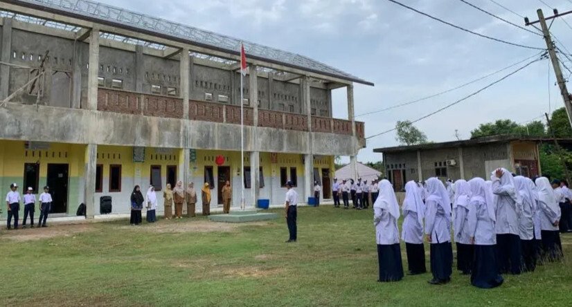 SMP Generasi Unggul Boarding School, naungan DPD LDII Kota Lhokseumawe menghelat “Upacara Peringatan Hari Pahlawan”, pada Senin (10/11). Foto: LINES