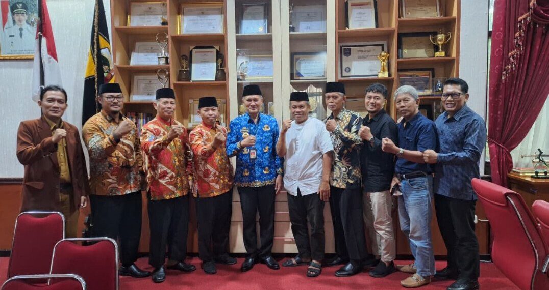 DPD LDII Wonogiri bertemu Bupati Setyo Sukarno di Rumah Dinas Bupati, Wonogiri, Jawa Tengah, pada Senin (10/11/2025). Foto: LINES