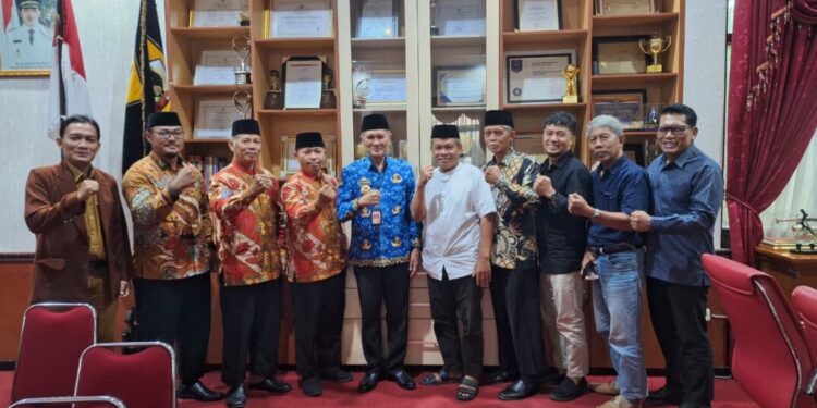 DPD LDII Wonogiri bertemu Bupati Setyo Sukarno di Rumah Dinas Bupati, Wonogiri, Jawa Tengah, pada Senin (10/11/2025). Foto: LINES