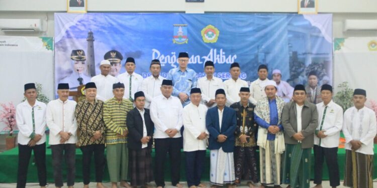 Pengasuh Ponpes Moderat At-Thohiriyah KH Muhammad Tohir mengisi tausiyah pada pengajian akbar yang digelar DPD LDII Kabupaten Serang di Gedung LDII Banten, pada Rabu (19/11). Foto: LINES