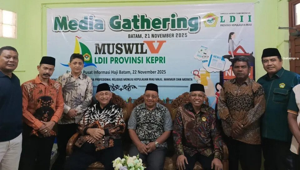 Ketua Umum DPP LDII, KH Chriswanto Santoso mengajak wartawan untuk mengevaluasi program kerja dan memberi masukan DPW LDII Kepulauan Riau. Foto: LINES
