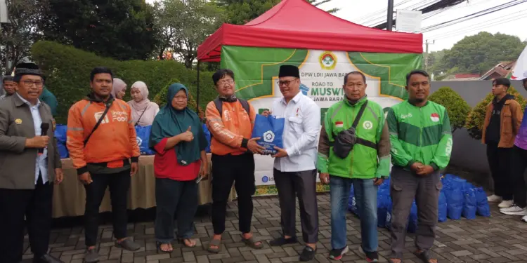 DPW LDII Provinsi Jawa Barat menggelar Pasar Murah sebagai rangkaian Road to Muswil IX di Graha Aulia Jatinangor pada Jumat (14/11). Foto: LINES