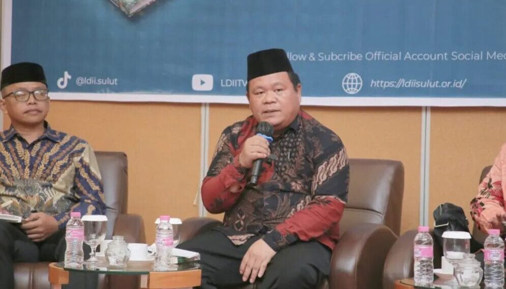 Rektor Institut Agama Islam Kotamobagu (IAIK), Muliadi Mokodompit menjadi pembahas utama beda buku “Nilai-Nilai Kebajikan Jamaah LDII: Dari Amal Saleh hingga Kemandirian”. Foto: LINES