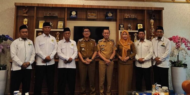 DPD LDII Lampung Utara audiensi dengan Bupati Lampung Utara, Hamartoni Ahadis dan Wakil Bupati Lampung Utara, Romli. Foto: LINES.